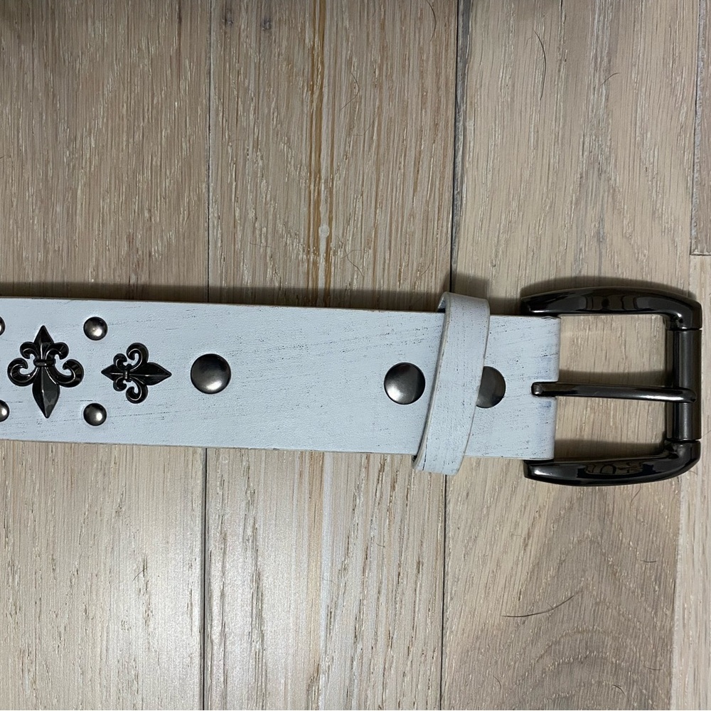Buckle Off-White Bonded Leather Fleur de Lis Belt Men’s Size 32